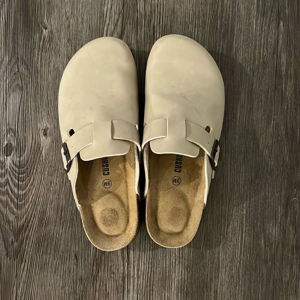 Cushionaire Clogs